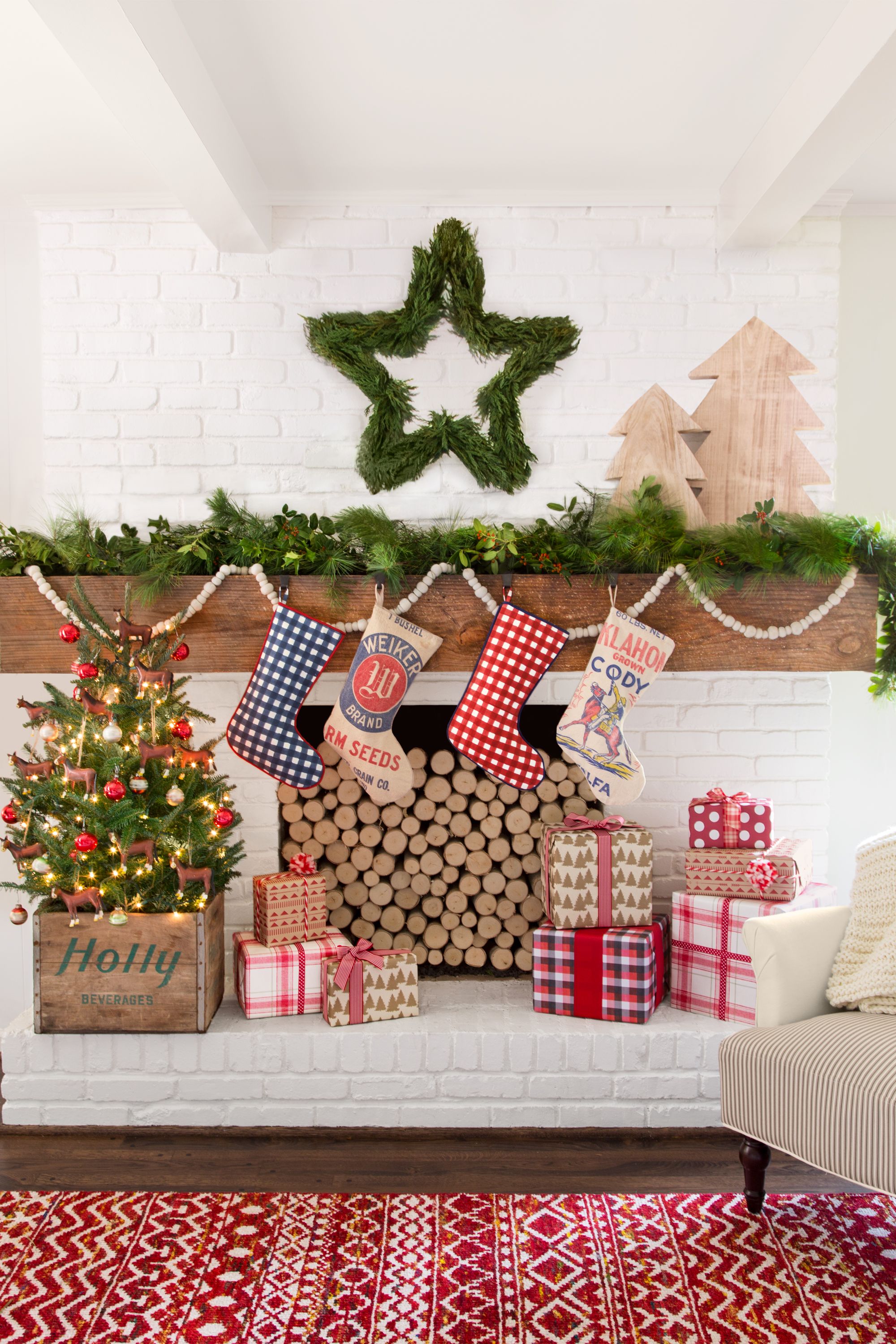 60 Best Christmas Garland Ideas Decorating With Holiday Garlands