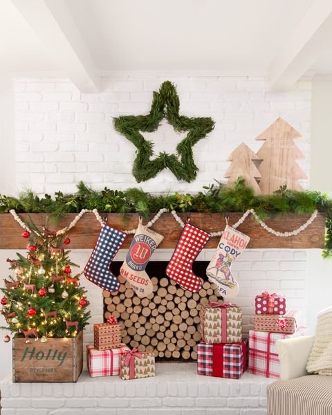 47 Best Christmas Garland Ideas 2021 - Decorating with Holiday Garlands