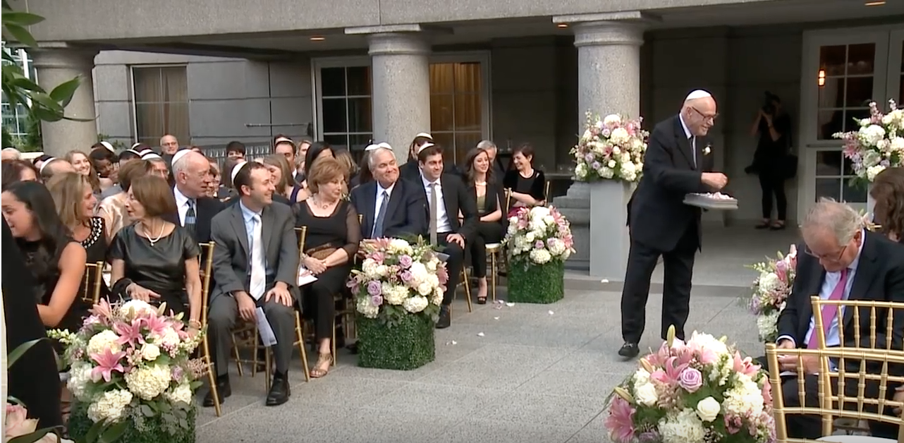 Flower Grandpa Stole the Show at This Wedding Flower Grandpa Stole the Show at This Wedding