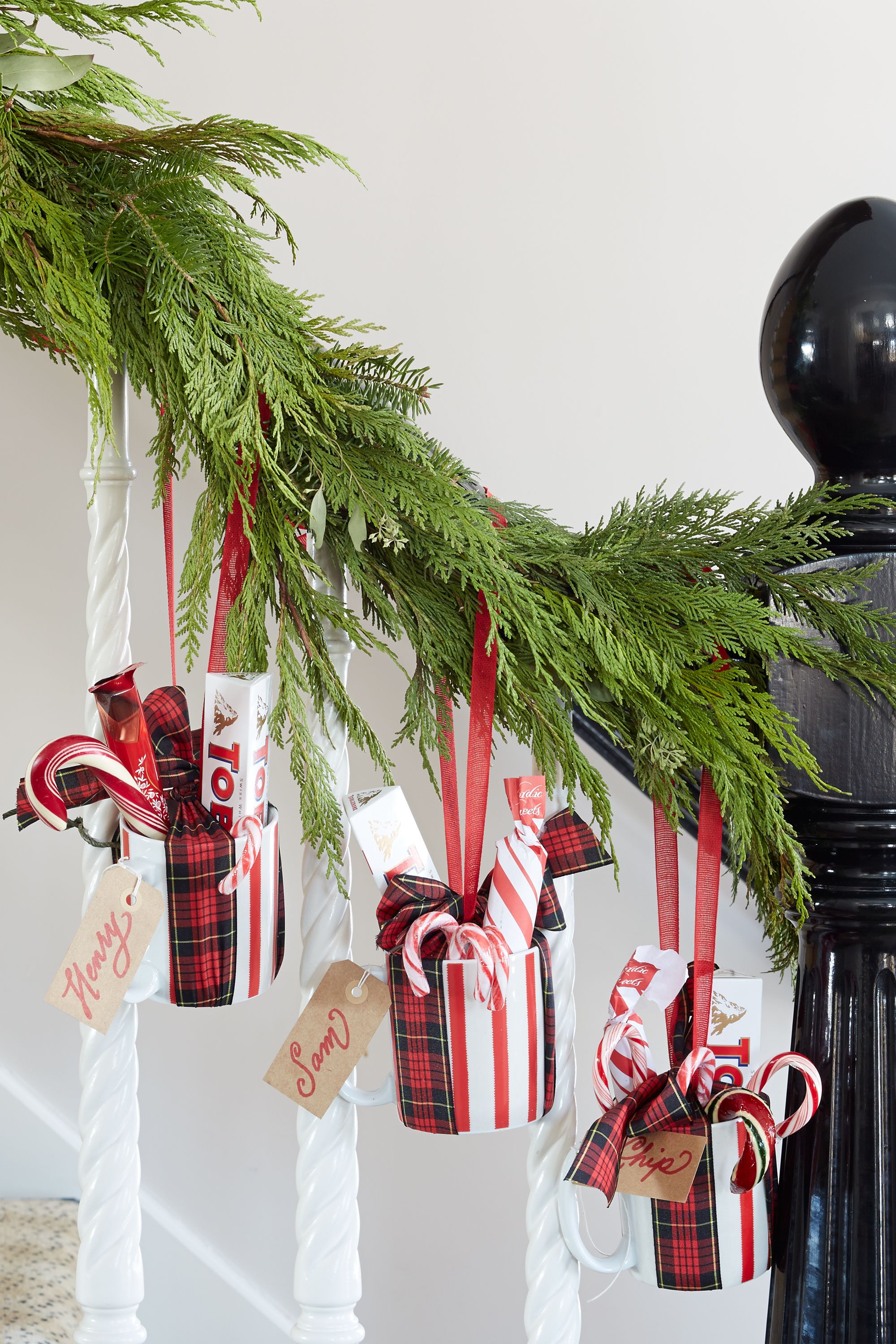 48 Best Christmas Garland Ideas 2020 Decorating With Holiday Garlands