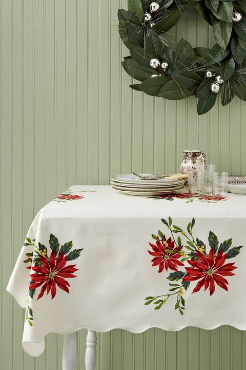 Tablecloth, Textile, Home accessories, Linens, Table, Room, Floral design, Rectangle, Plant, Flower, 