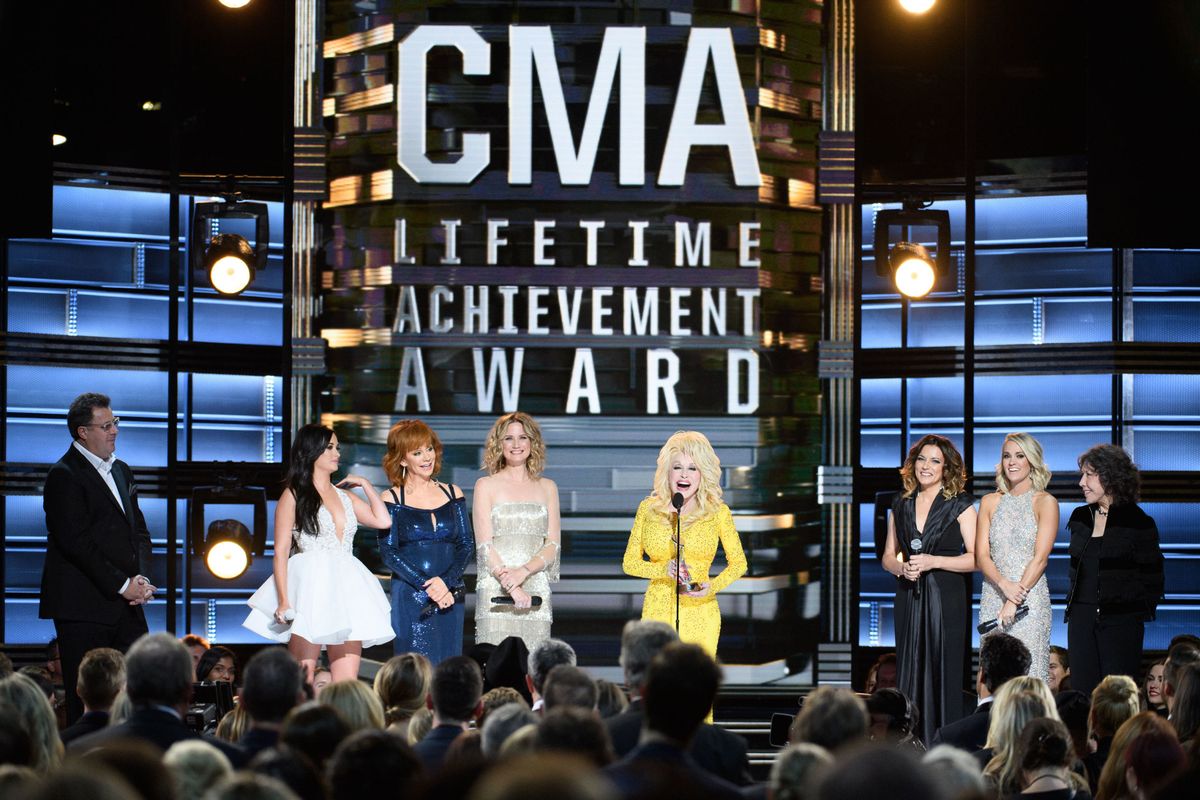 Dolly Parton Tribute at CMA Awards 2016 Reba McEntire, Martina