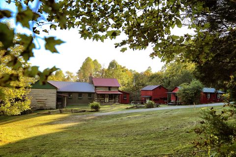 This Vintage Log Cabin For Sale Totally Nails The Primitive