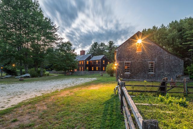 This New England Farmhouse Looks Like Something Out of a Postcard