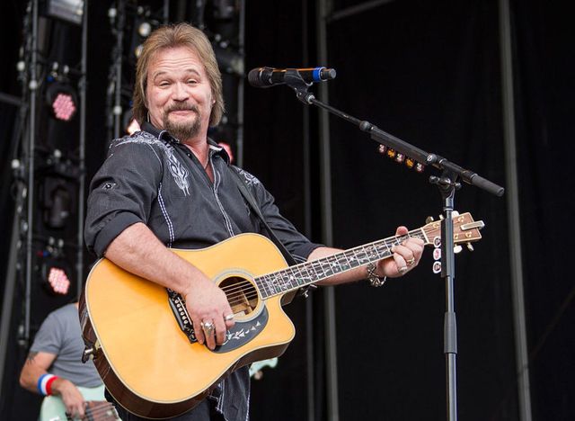 Travis Tritt Shares His Feelings on the Beyonce and Dixie Chicks