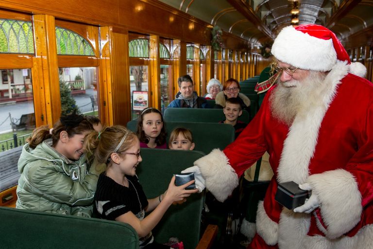 10 Best Christmas Train Rides Holiday Train Rides Near Me
