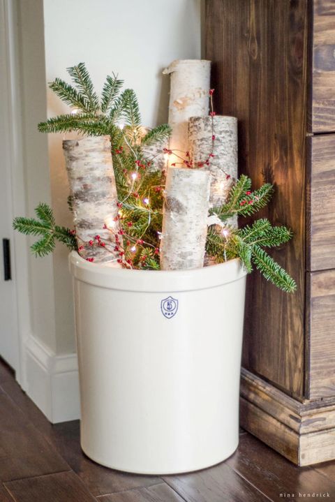 Flowerpot, Houseplant, Plant, Room, Herb, Christmas decoration, Flower, Interior design, Twig, 