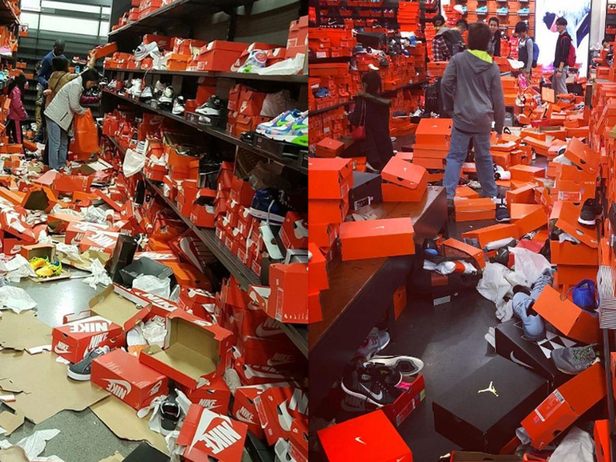 Black Friday Shoppers Apart Nike Store Tulaip, Washington