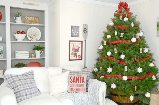 48 Easy Christmas Decor Ideas for Your Door - Matchness.com