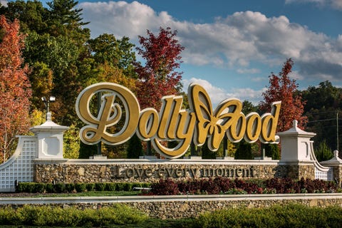 dollywood evacuates cabins as gatlinburg wildfire rages in