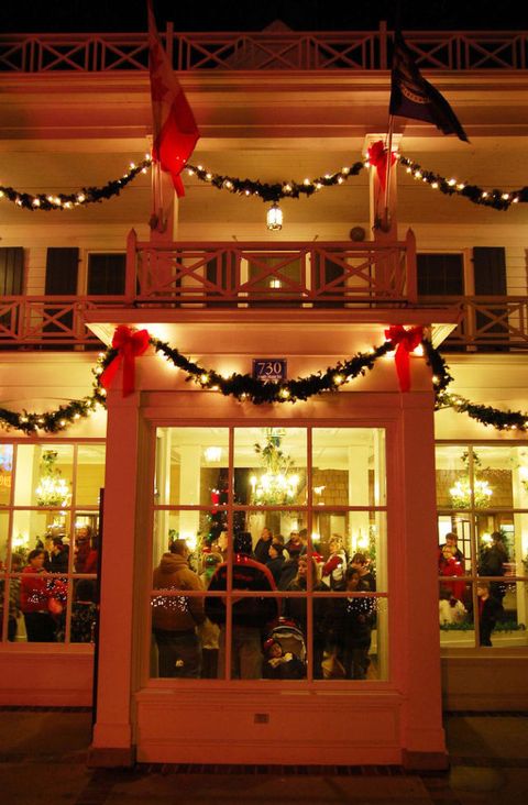 Lighting, Red, Christmas, Holiday, Christmas decoration, Ornament, Decoration, Symmetry, Tradition, Christmas lights, 