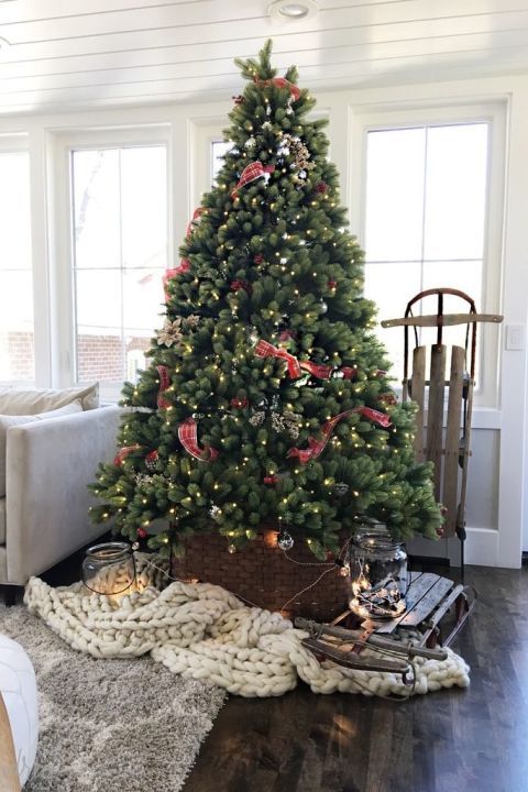 Wood, Room, Interior design, Property, Christmas decoration, Christmas tree, Home, Interior design, Floor, Christmas ornament, 