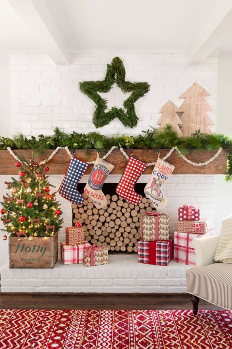 Interior design, Christmas decoration, Room, Interior design, Decoration, Living room, Holiday, Christmas ornament, Christmas, Pillow, 