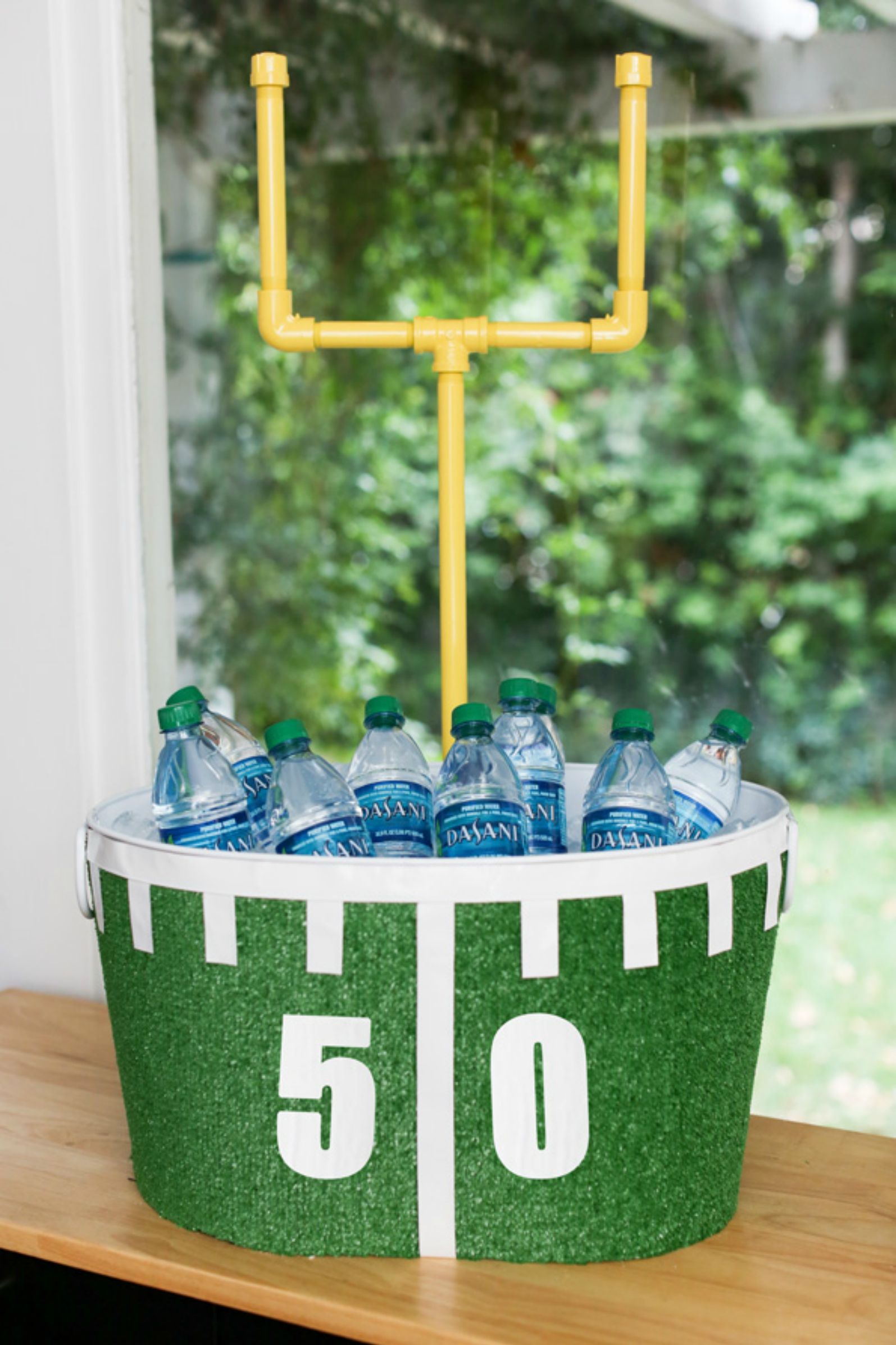 20 Best Football Party Decorations Super Bowl Party Decor Ideas