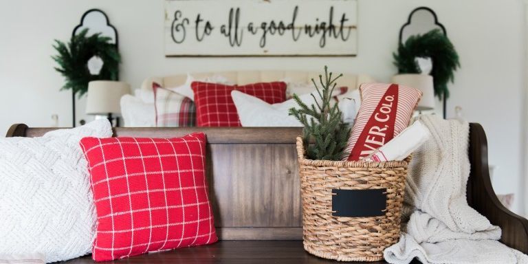 The Best Christmas Pillows & Throw Blankets to Cozy up with this Holiday  Season - Making it in the Mountains