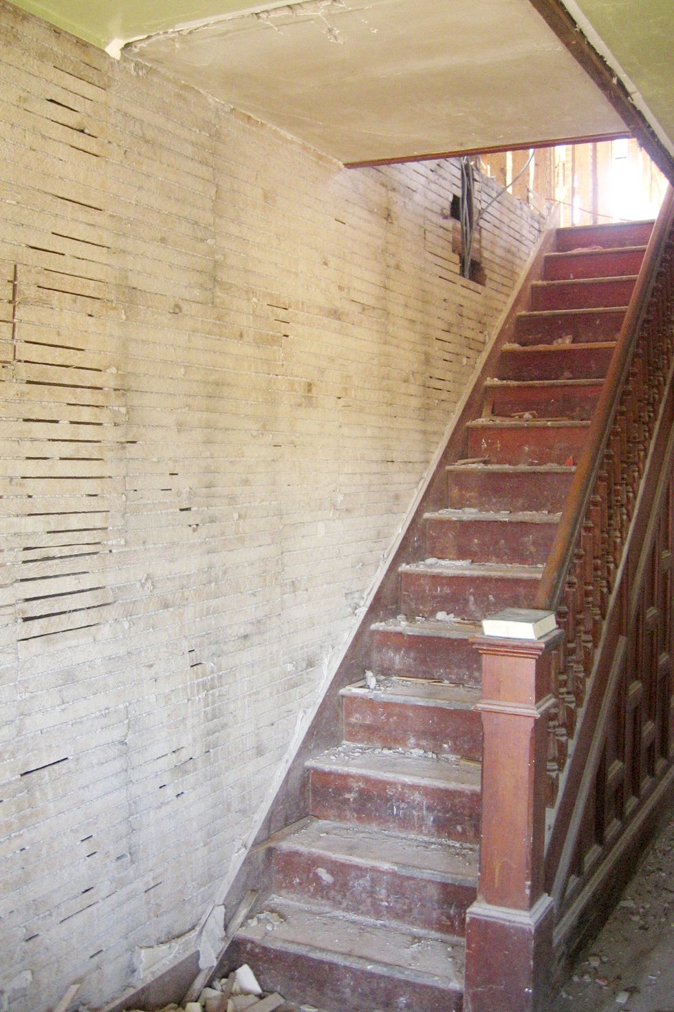 Stairs, Wall, Ceiling, Hardwood, Wood stain, Composite material, Handrail, Brick, Building material, Brickwork, 