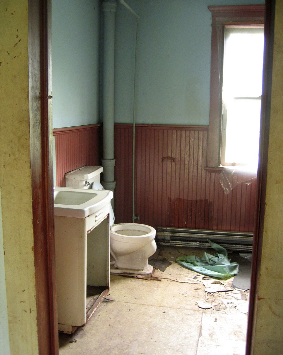 property, room, toilet, toilet seat, floor, wall, plumbing fixture, fixture, plumbing, daylighting,