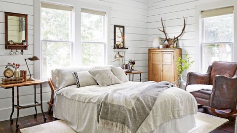 cozy bedroom ideas - antiques