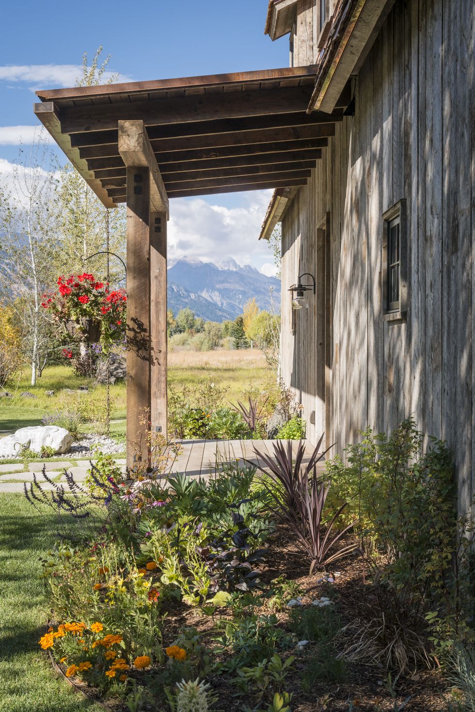 barn-inspired guest house outside