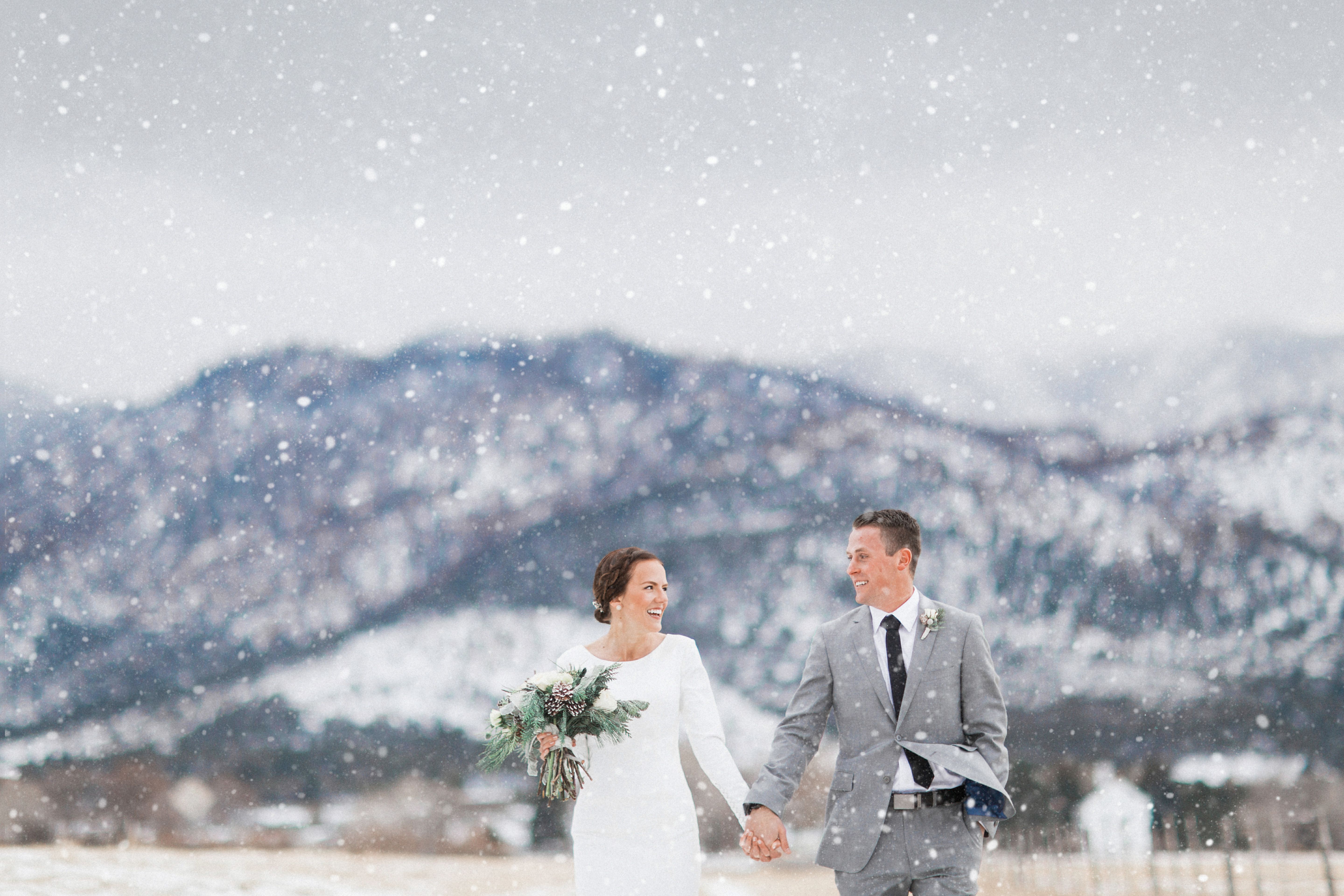 32 Dreamy Winter Wedding Photos Ideas For Winter Weddings