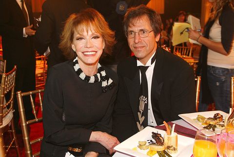 Mary Tyler Moore S Husband Opens Up About Her Death Heartbreaking Tribute From Mary Tyler Moore S Husband