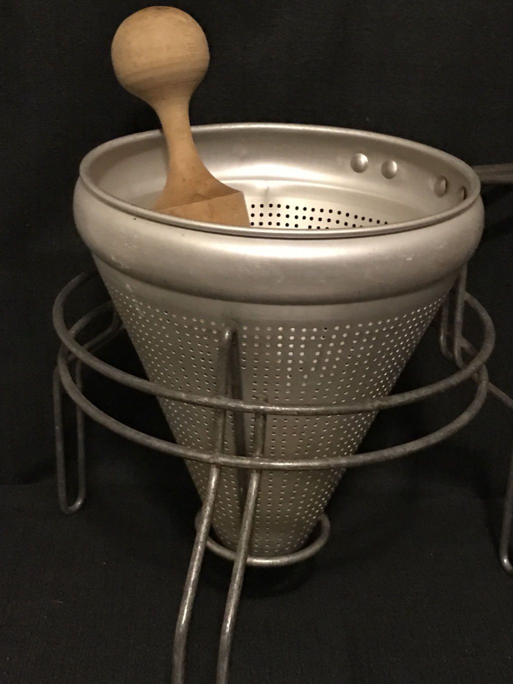 25 Vintage Kitchen Tools You Don T See Anymore Antique Cooking And   Strainer Sieve 