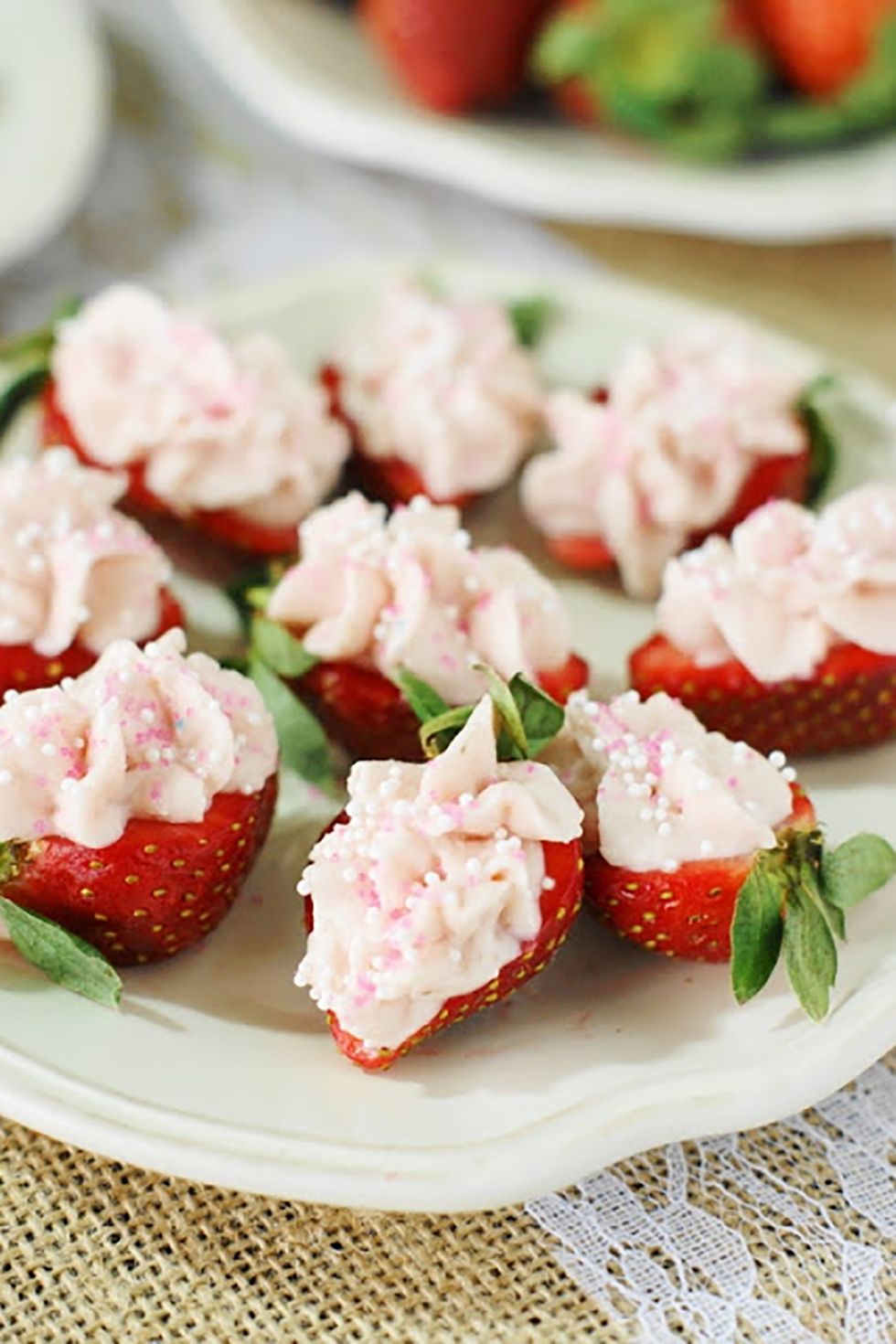 https://hips.hearstapps.com/clv.h-cdn.co/assets/17/07/1487007777-strawberry-cheesecake-strawberry-bites-5.JPG?crop=1.0xw:1xh;center,top&resize=980:*