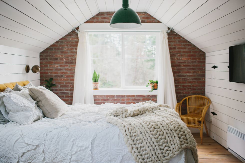 Wood, Green, Room, Bed, Property, Interior design, Wall, Textile, Real estate, Ceiling, 
