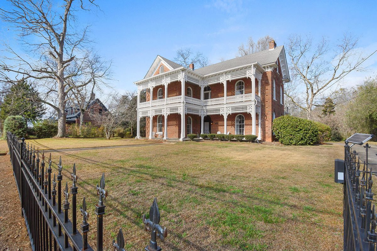 Fairburn, GA Historic Home for Sale on NW Broad Street