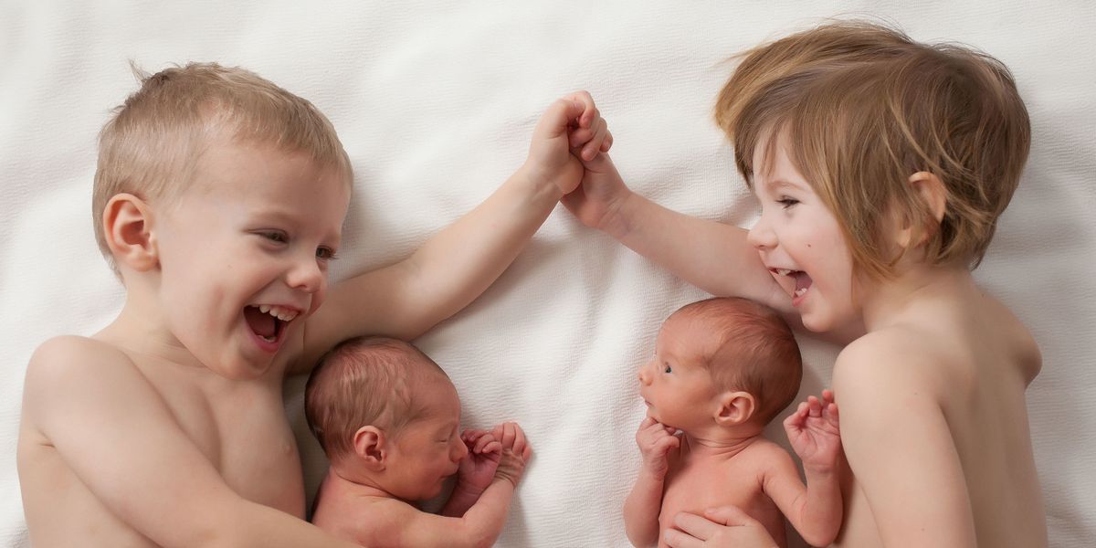 Two Twins Photoshoot Mom Captures Sweet Moment Of Two Sets Of Twins 