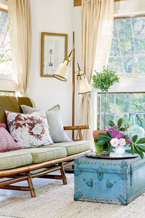 Living room, Room, Furniture, Blue, Green, Interior design, Turquoise, Property, Pink, Purple, 