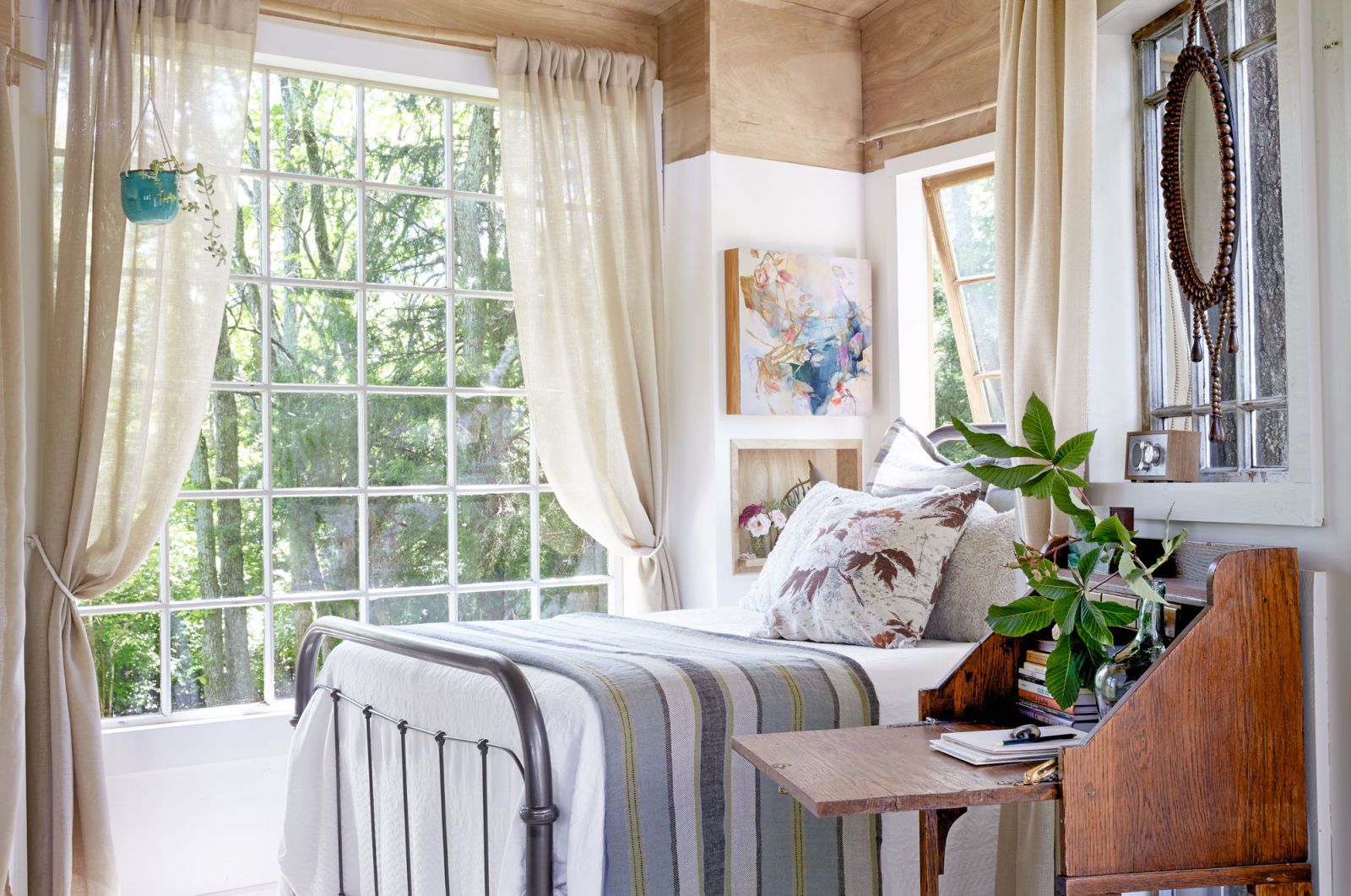 14 Best Small Master Bedroom Design Ideas For Maximising Space - Style  Degree
