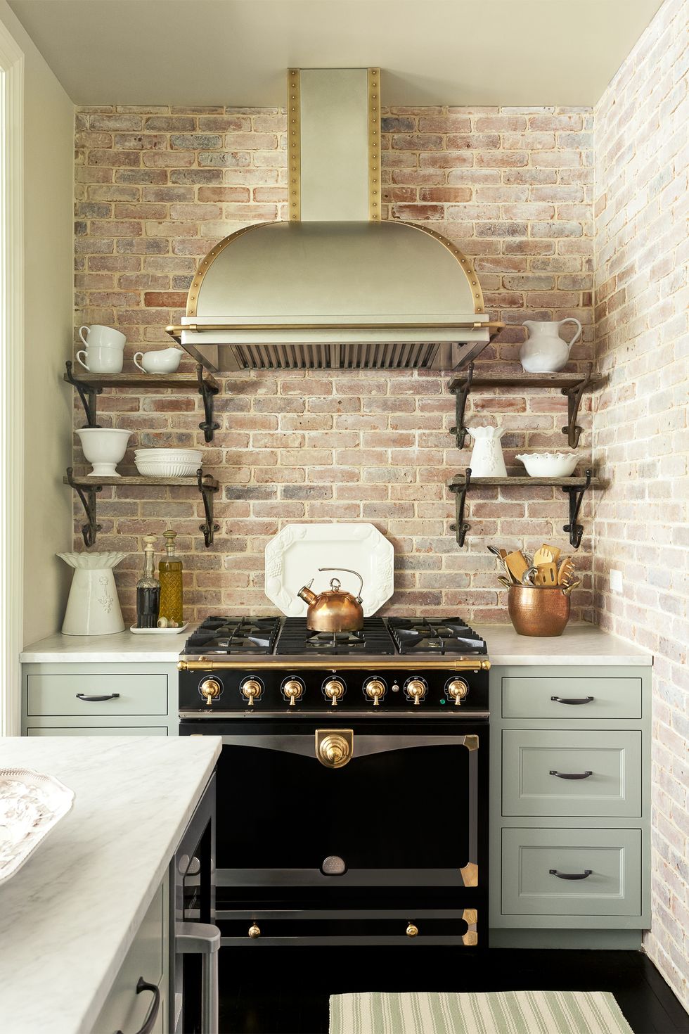 17 Stove Backsplash Ideas to Create a Focal Point in your Kitchen