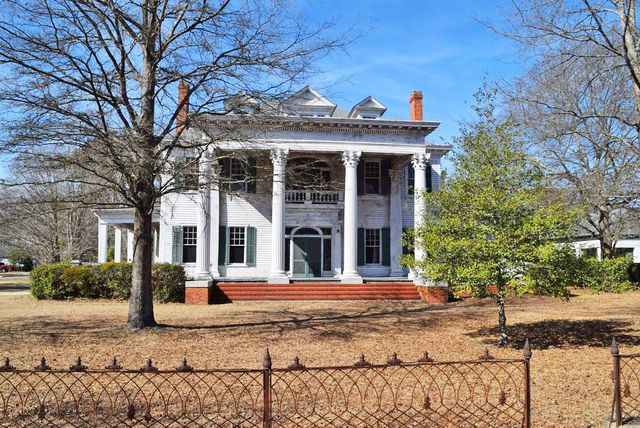 You Should Drop Everything and Buy This North Carolina Fixer-Upper