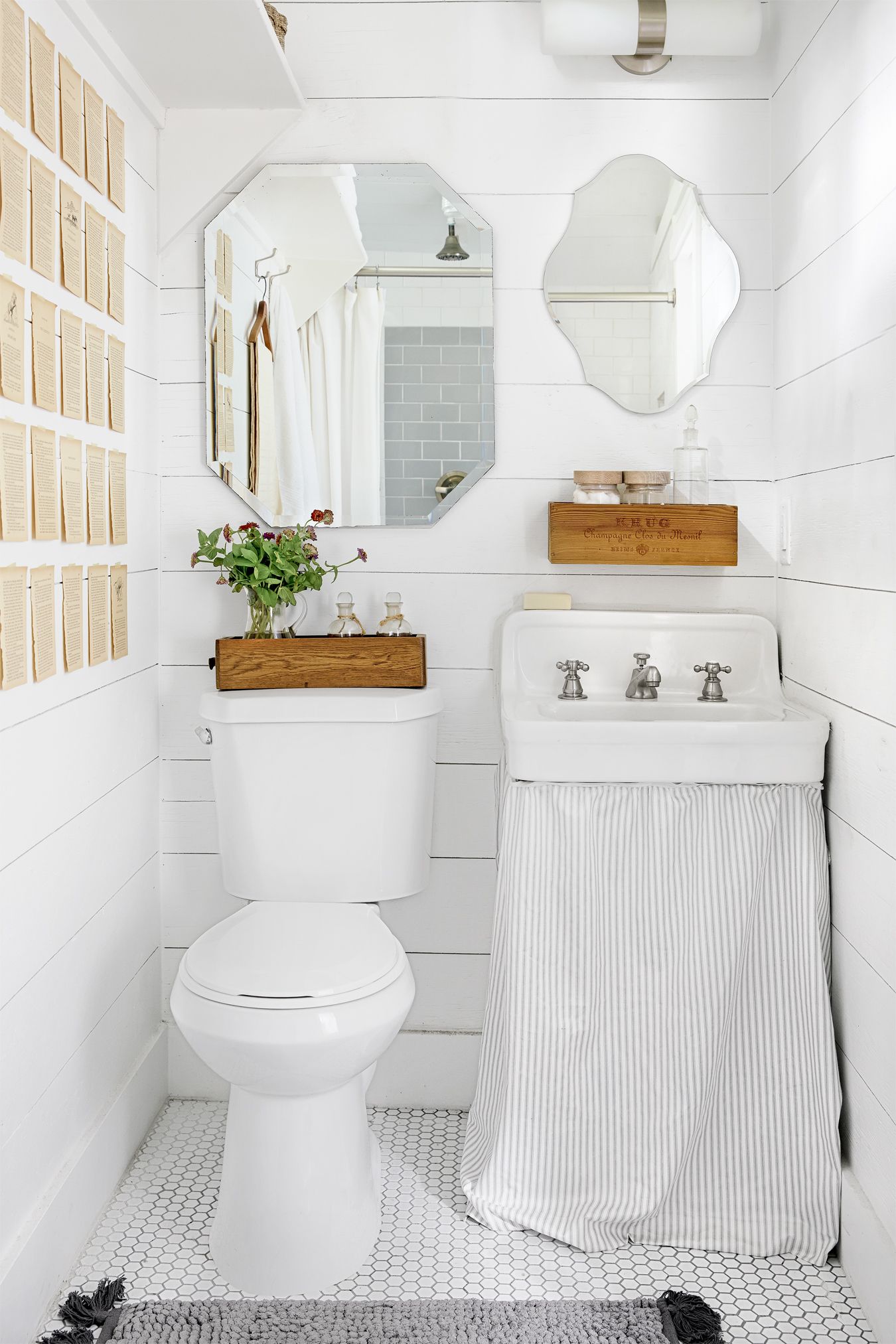 White Tile Bathroom Design Ideas - Add This Blue White And Gold Bathroom To Your List Of Design Ideas : Ready for bathroom tile ideas to flip the look?