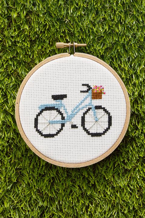 Embroidery, Bicycle, Circle, Creative arts, Needlework, Bicycle handlebar, Bicycle accessory, Bicycle frame, Cross-stitch, Craft, 