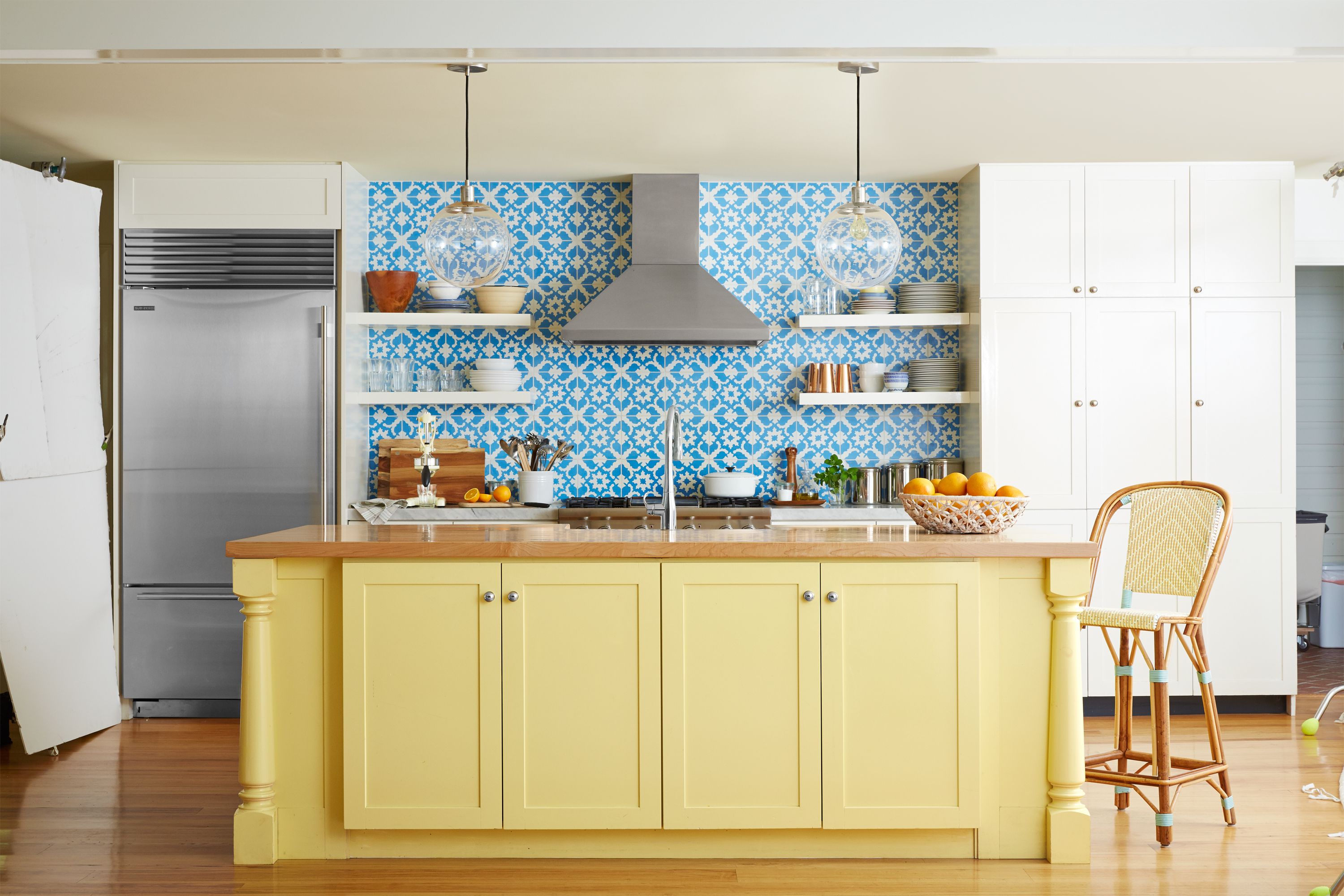 Featured image of post Pastel Yellow Kitchen Walls - Not only does this adorable kitchen from boho studio have adorable mint green cabinets, we can&#039;t get over how much we love that pastel diamond patterned.