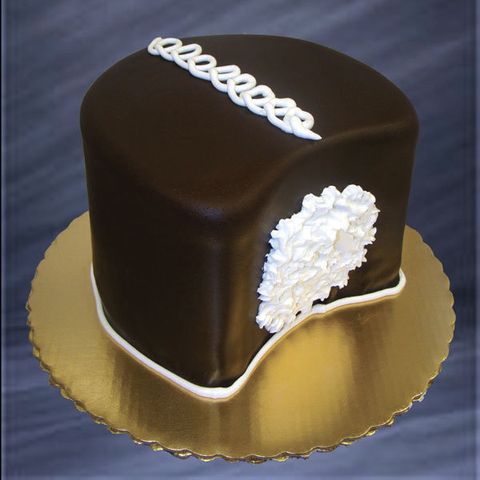Cake, Sugar paste, Fondant, Icing, White cake mix, Cake decorating, Royal icing, Sugar cake, Food, Dessert, 