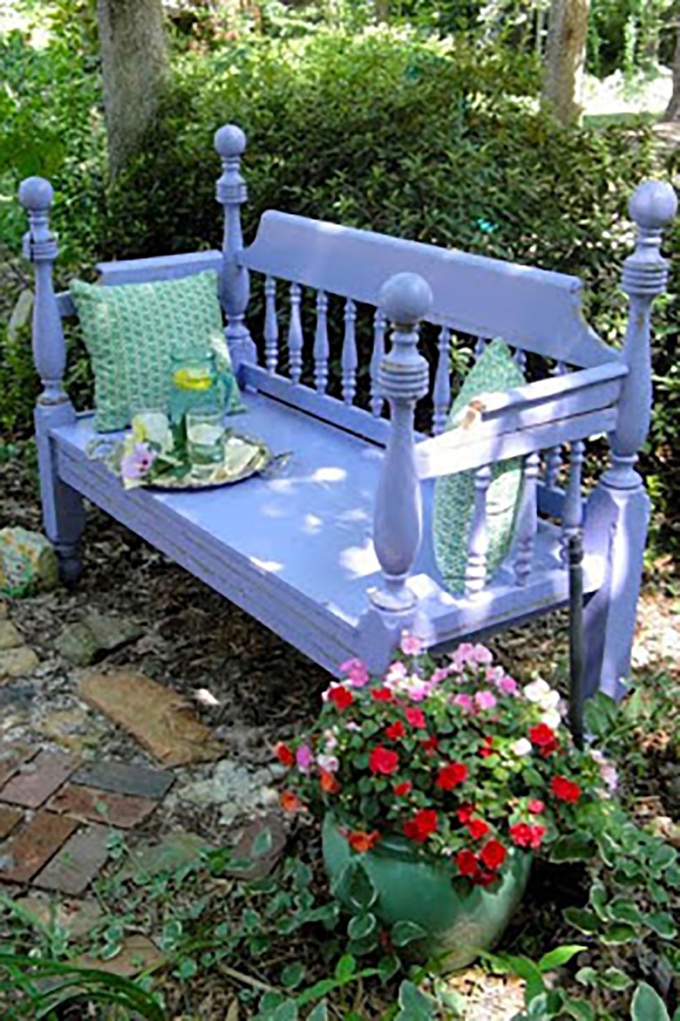 Simple DIY Outdoor Bench - Home Improvement Projects to inspire