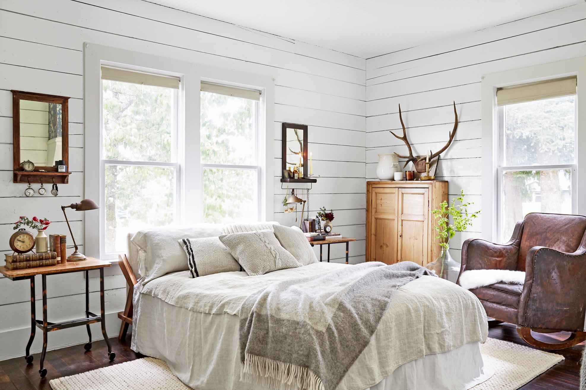 40 Best White Bedroom Ideas How To Decorate A White Bedroom