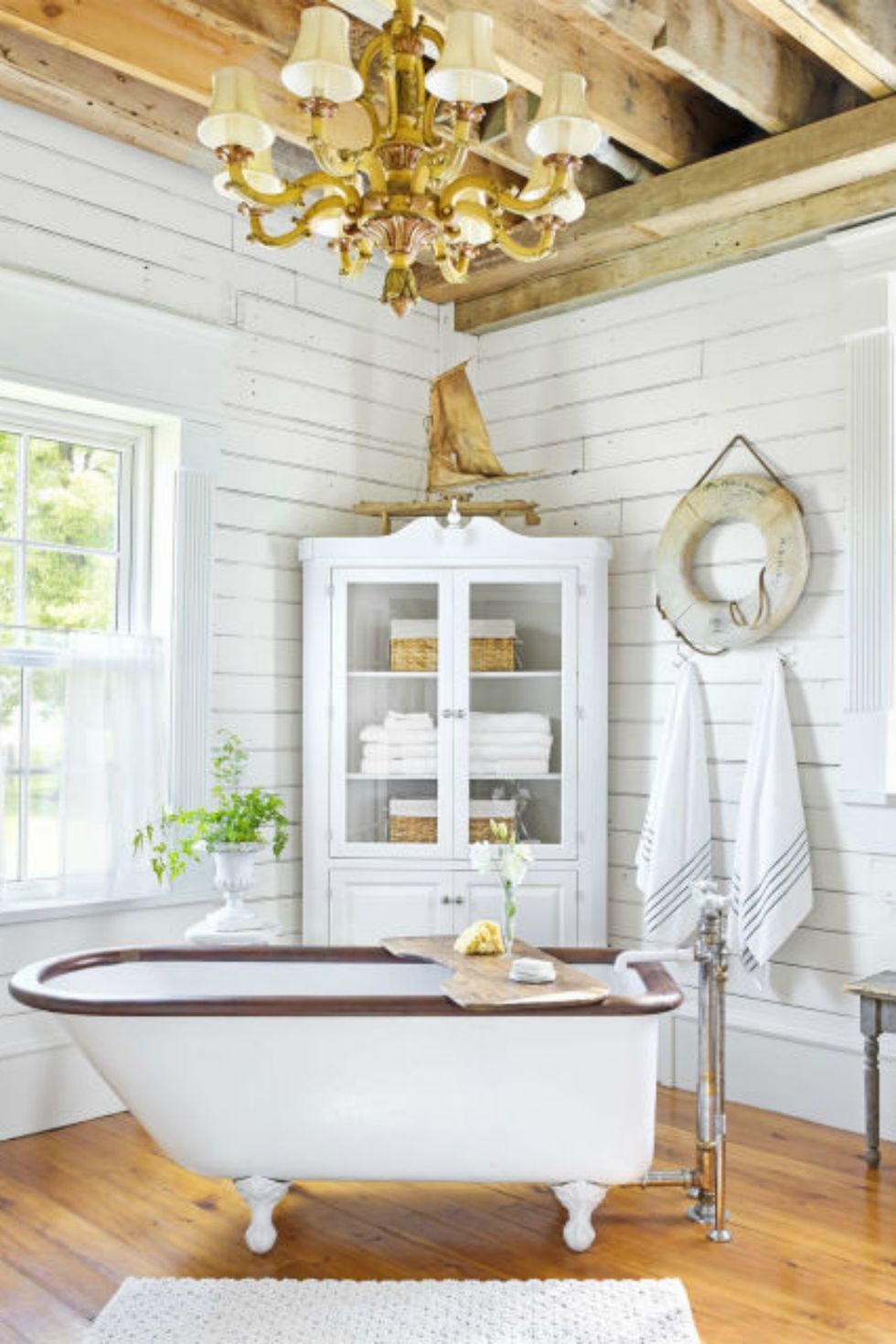 White Clawfoot Bathtub – Vintage House Part