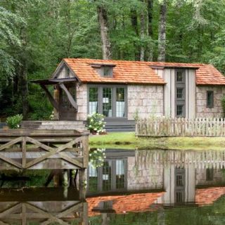 House, Natural landscape, Cottage, Tree, Building, Log cabin, Home, Bayou, State park, Architecture, 