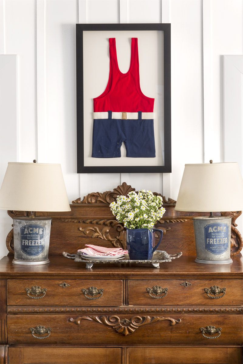 Furniture, Room, Blue, Chest of drawers, Red, Home, Interior design, Lampshade, Table, Wall, 