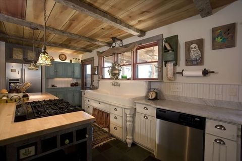 34 Farmhouse Style Kitchens - Rustic Decor Ideas for Kitchens