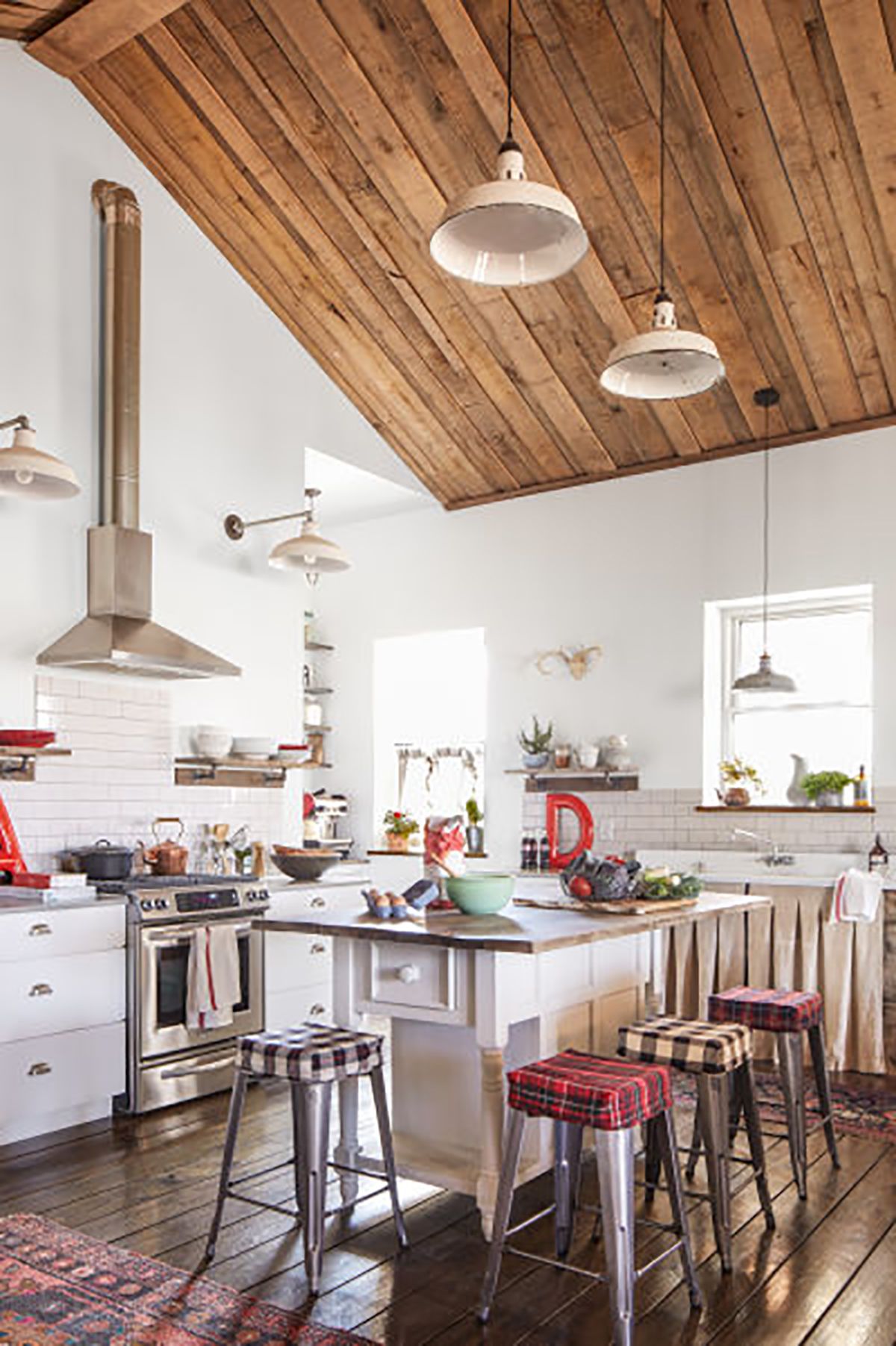 18 Farmhouse Style Kitchens   Rustic Decor Ideas for Kitchens