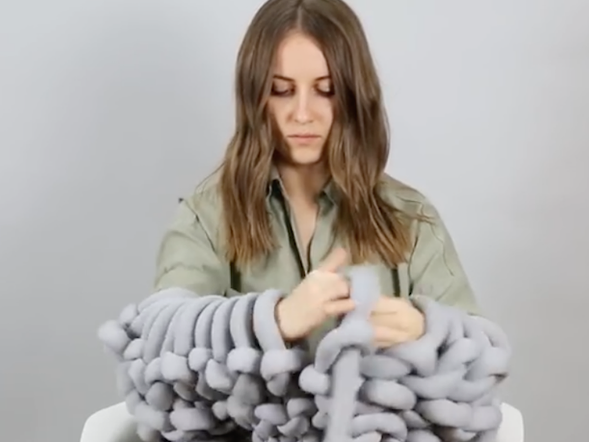 Get Cozy with a DIY Arm-Knitting Yarn Blanket Tutorial – Best Day