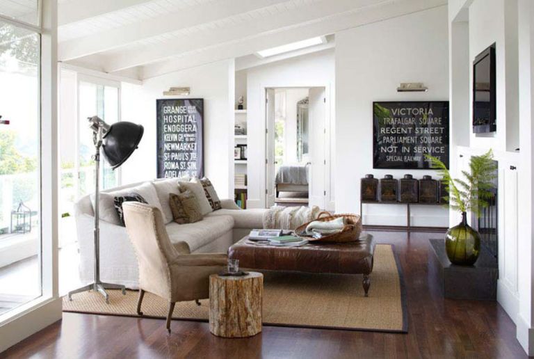 Living room, Room, Interior design, Furniture, Property, Floor, Wood flooring, Ceiling, Building, Coffee table, 