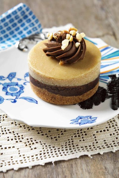 chocolate peanut cheesecake