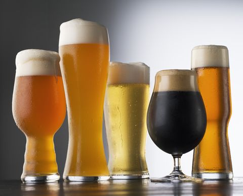 Beer glass, Beer, Drink, Pint glass, Wheat beer, Alcoholic beverage, Lager, Drinkware, Pint, Distilled beverage, 