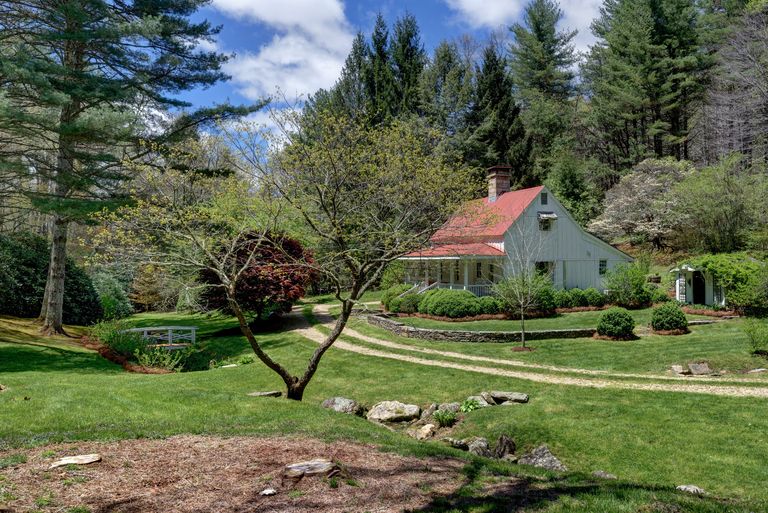 This North Carolina Farmhouse Is For Sale And Its Perfect In Every Way